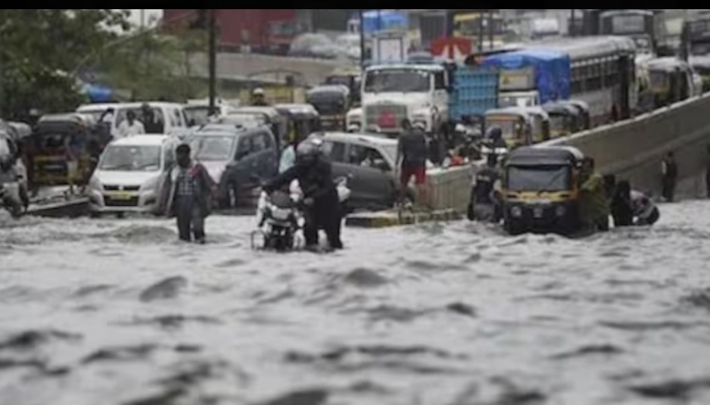 मुंबई में भारी बारिश